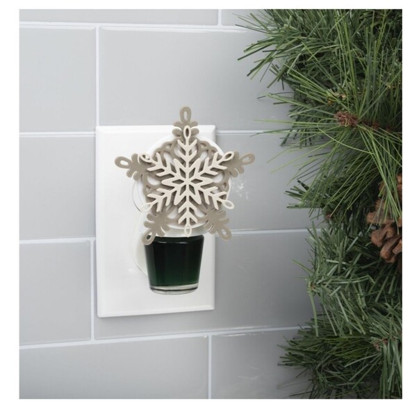 Mainstays Alpine Forest Fragrance Oil Plug in Diffuser Gift Set, Snowy - Picture 3 of 5